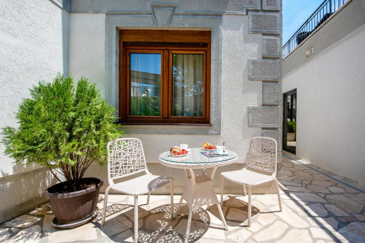 Santorini Apart Krasići Buitenkant foto