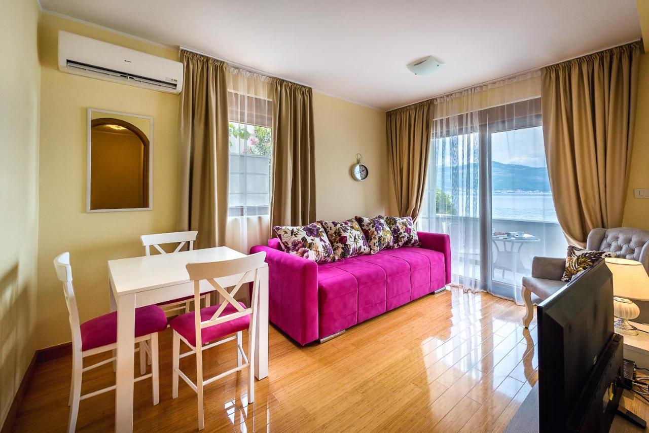 Santorini Apart Krasići Buitenkant foto