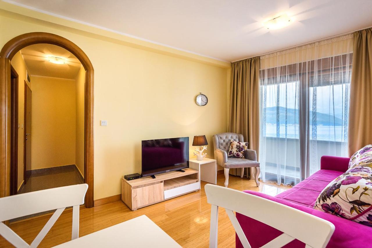 Santorini Apart Krasići Buitenkant foto